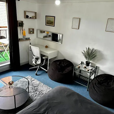 Customhouse Balcony View, 1 게스트하우스